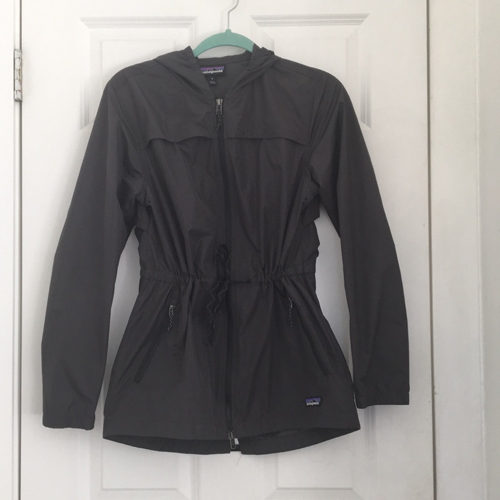 Patagonia Women’s Windbreaker, size small